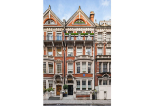 chic-former-london-home-of-alexander-mcqueen-on-the-market