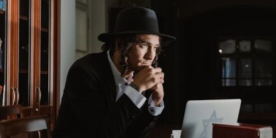 E-Libraries vs. Traditional Libraries